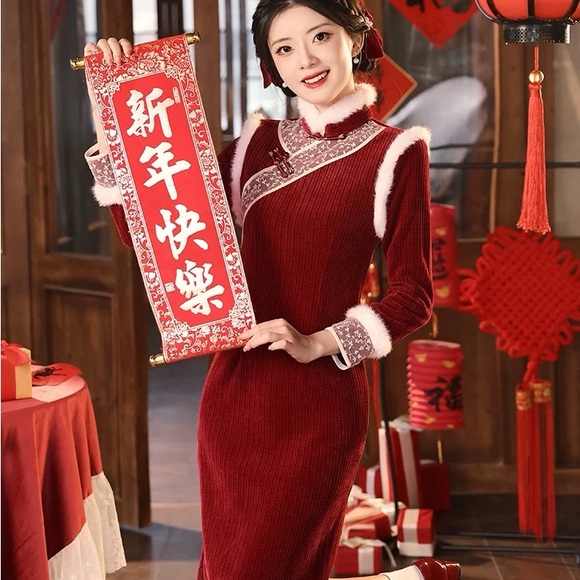 Elegant Red Velvet Dress with White Trim - Picture 4 of 8